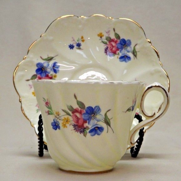 Paragon Fine Bone China by Appointment to HM the Queen Floral Tea Cup & Saucer - Picture 3 of 12